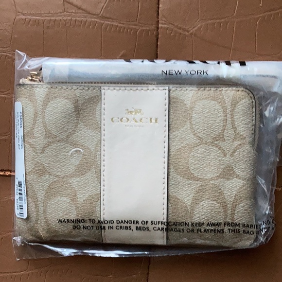 Coach Designer Zip Wristlet in Signature Canvas! - Picture 5 of 6